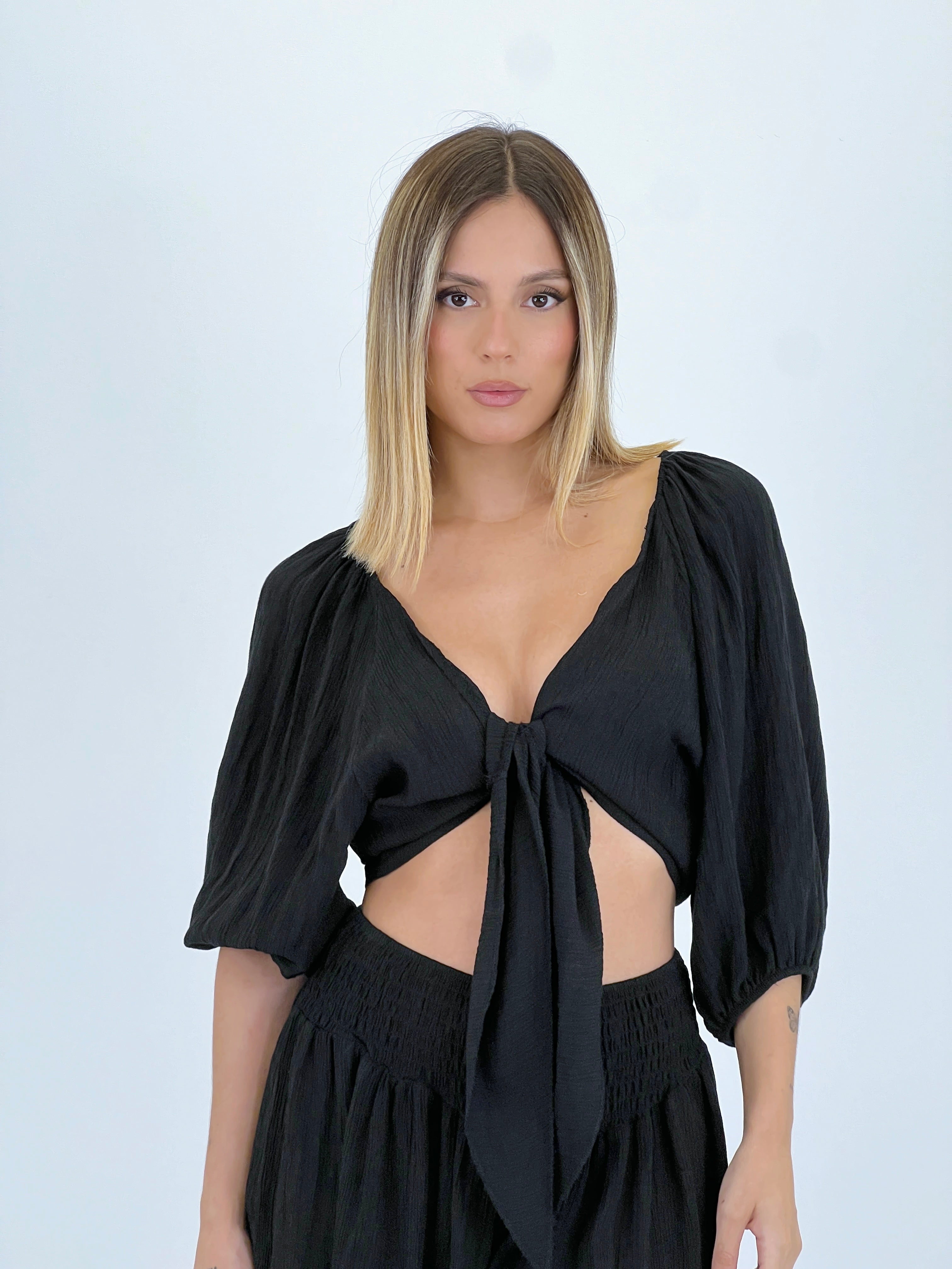 Blusa aperta con nodo