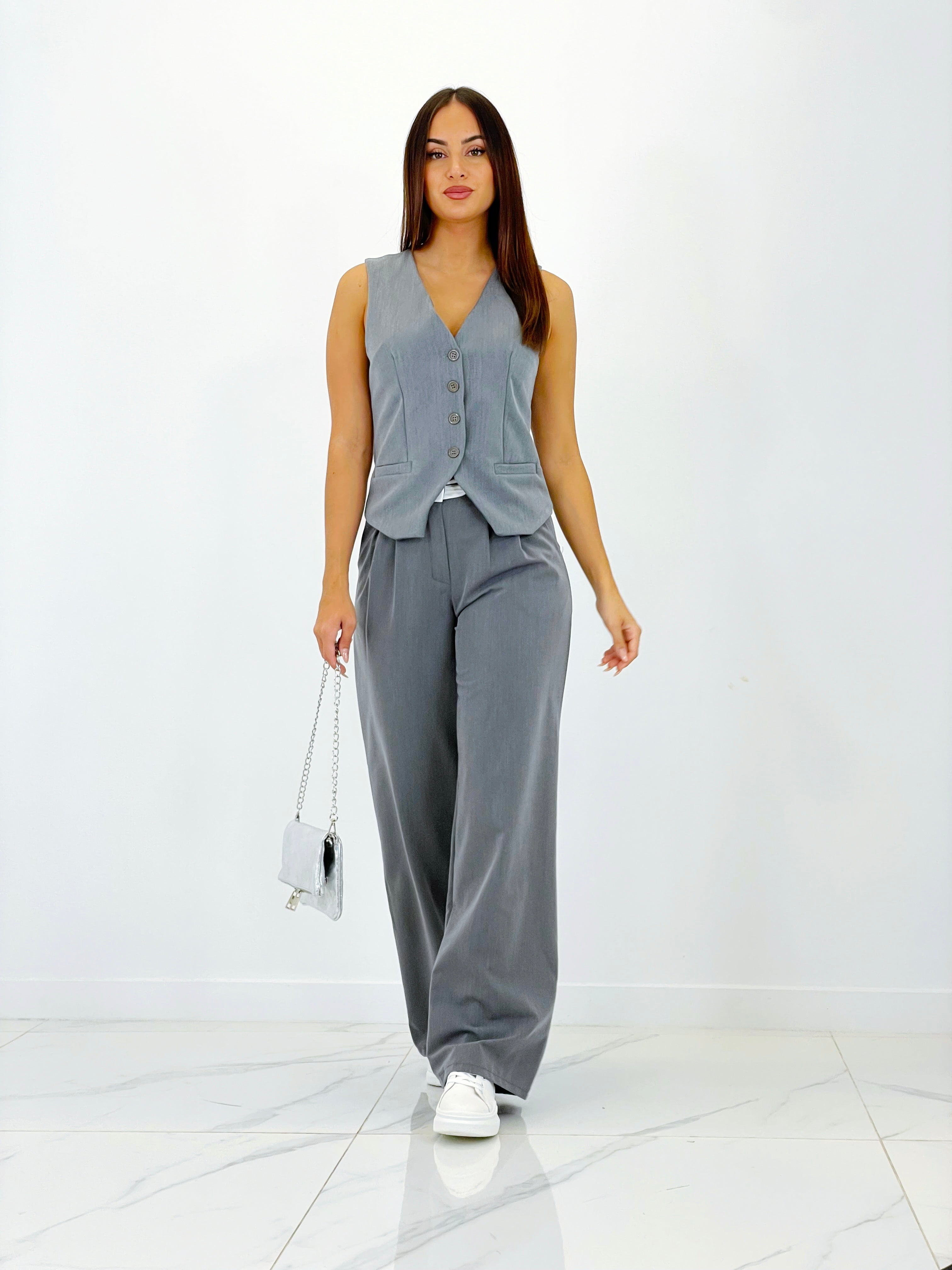 Vest with buttons