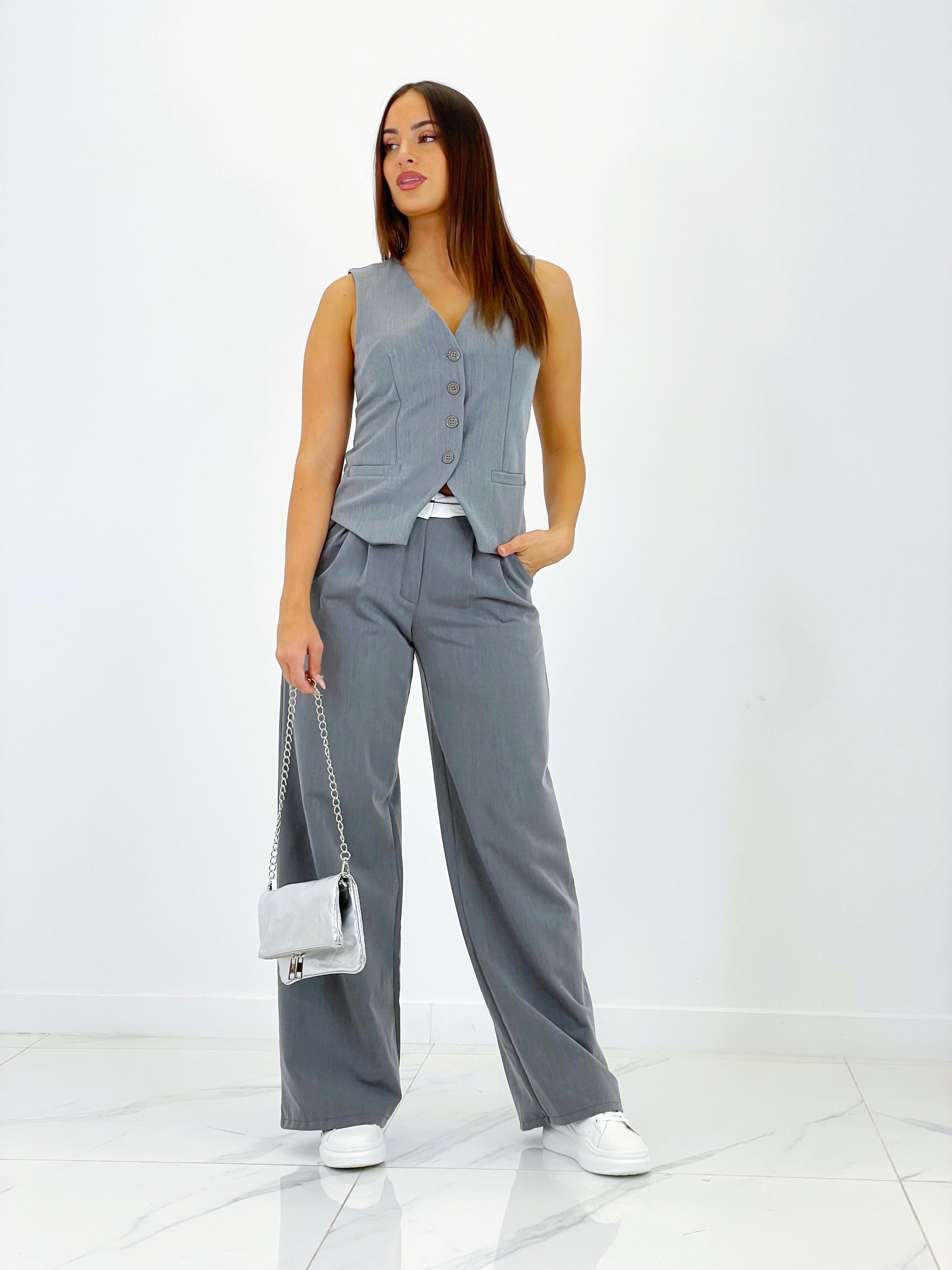 Vest with buttons