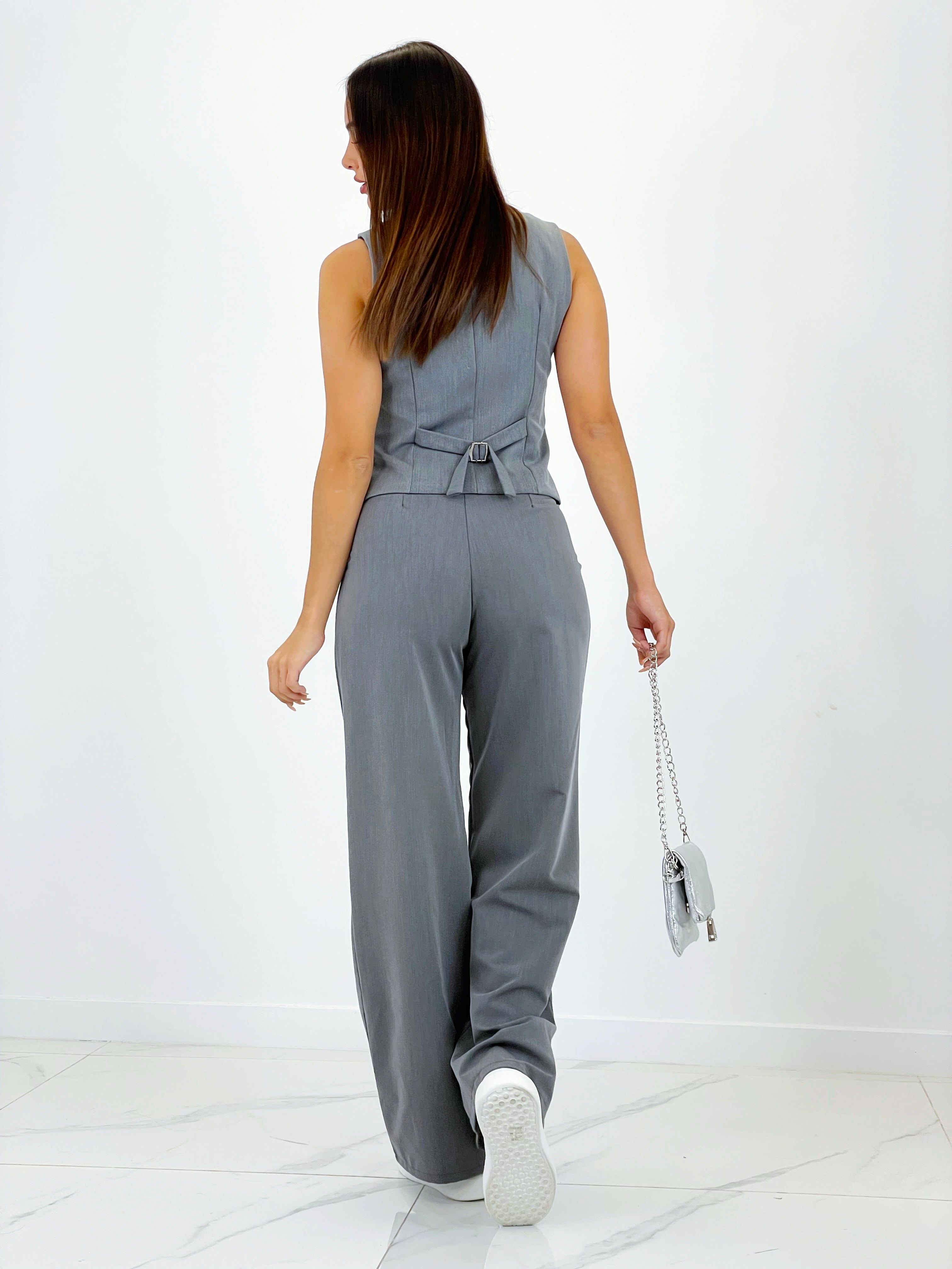 Vest with buttons