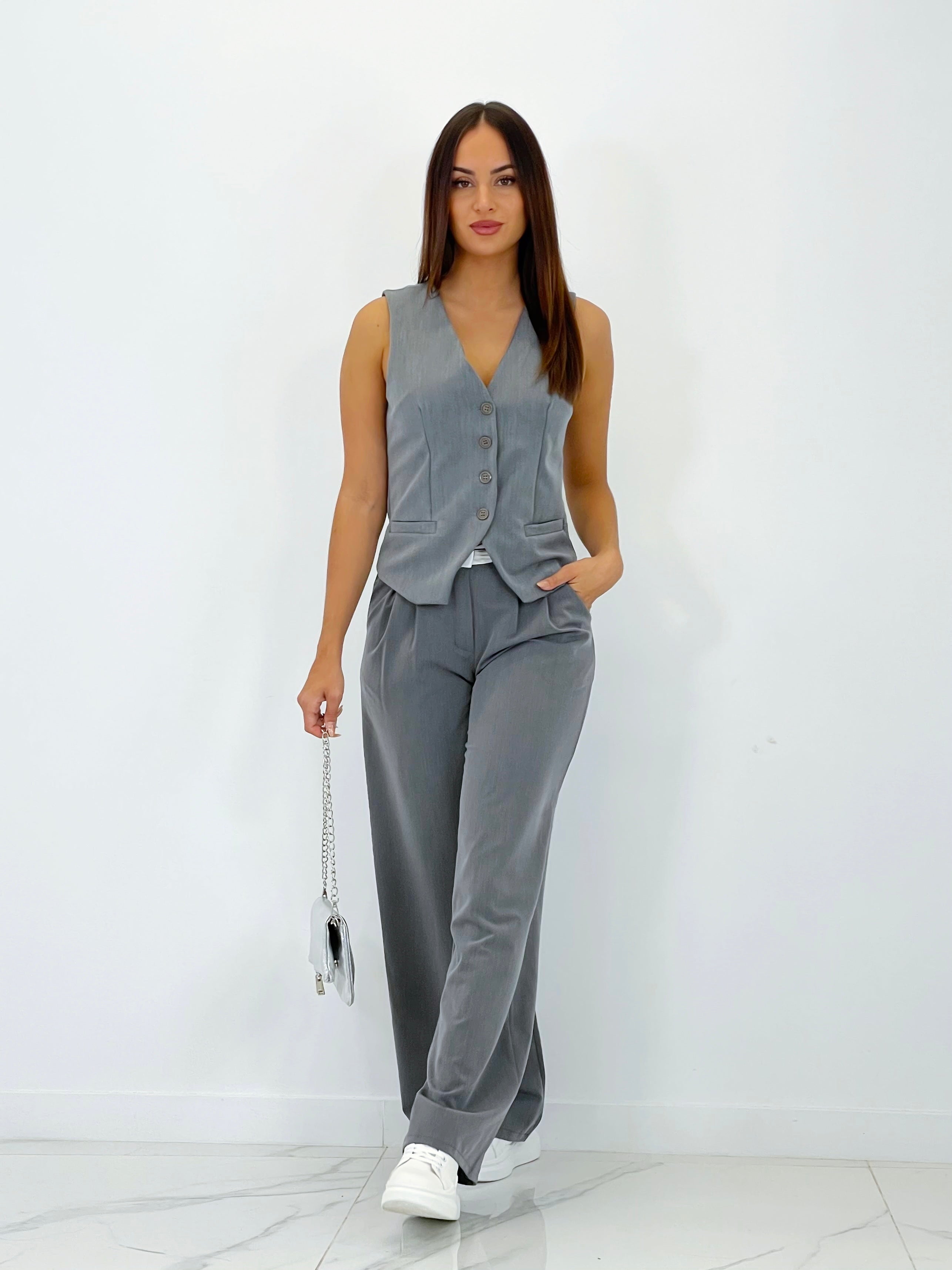 Vest with buttons