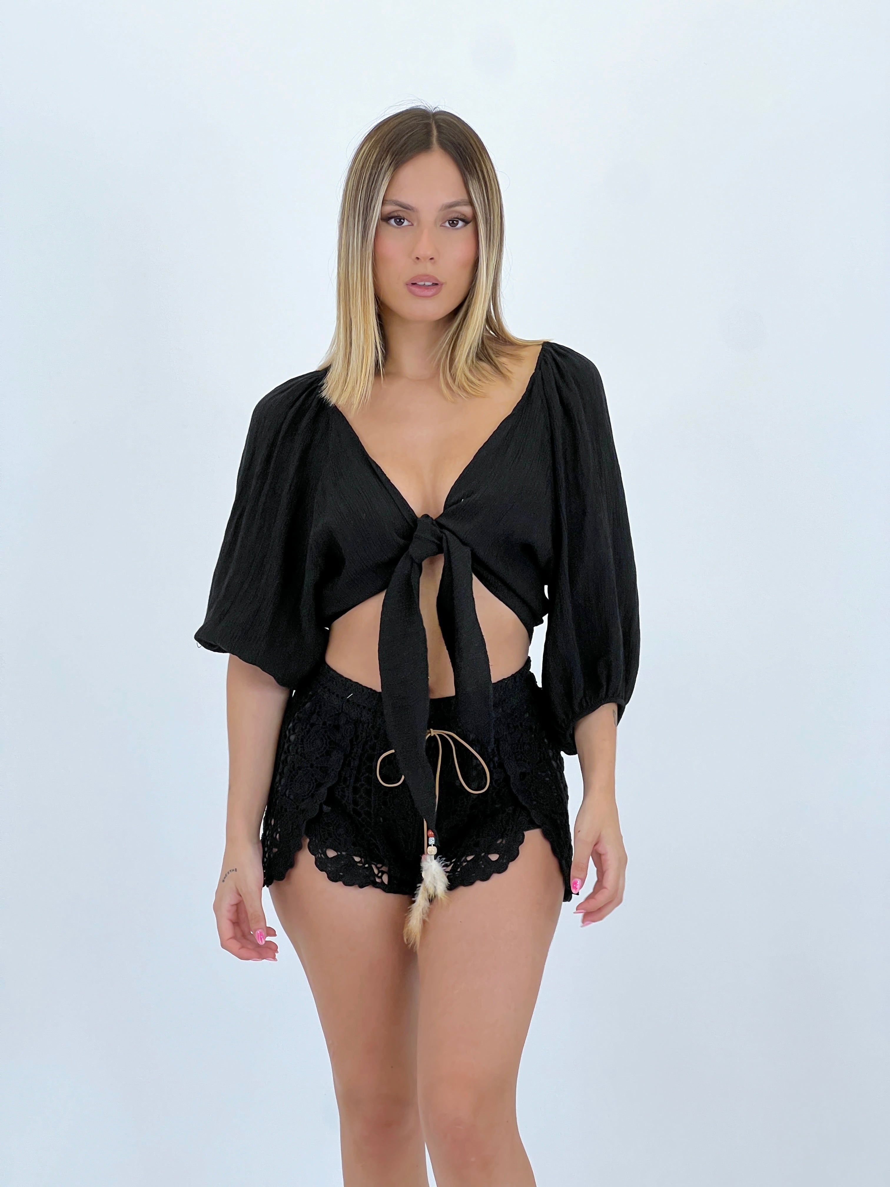 Blusa aperta con nodo