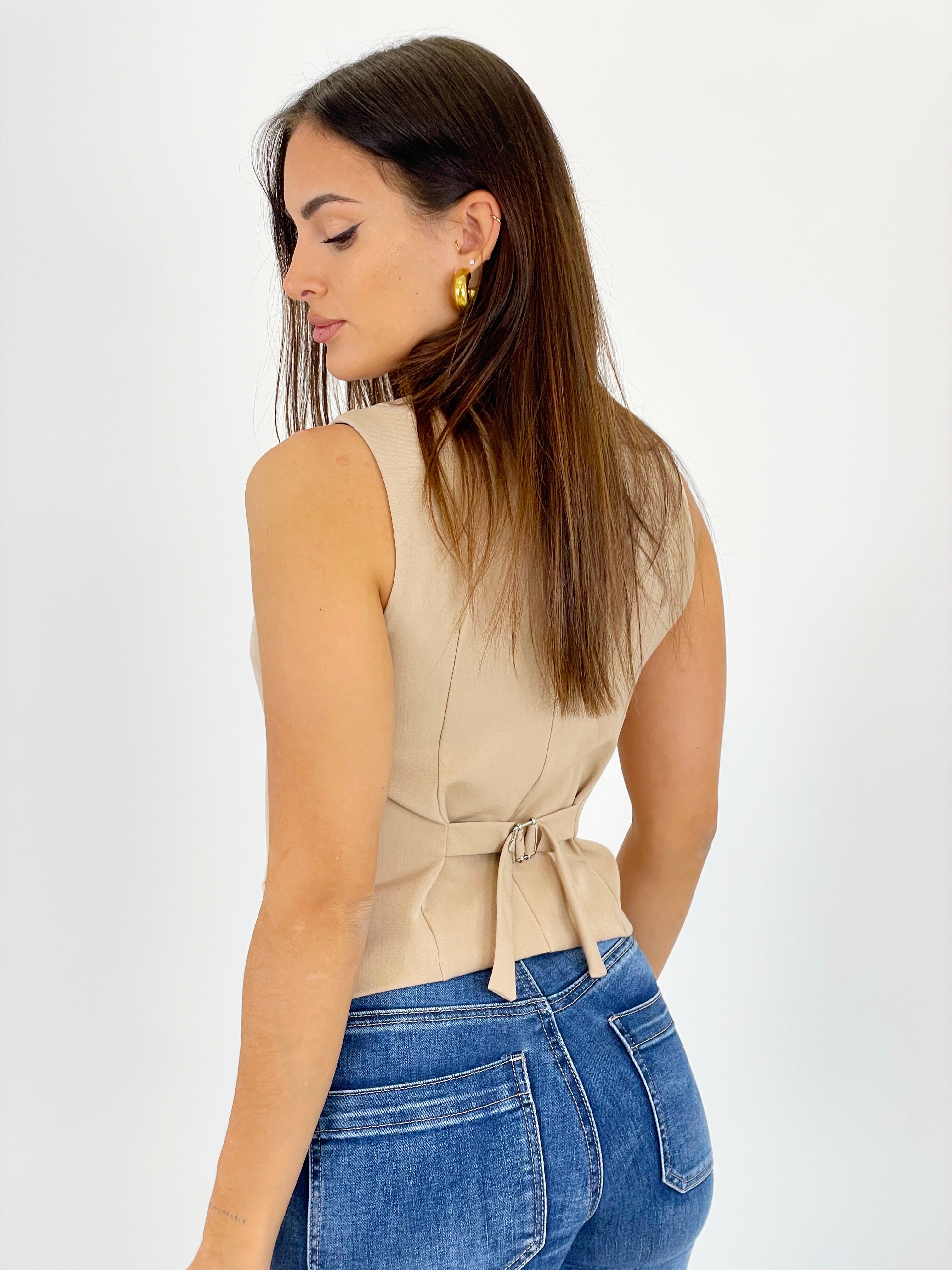 Vest with buttons